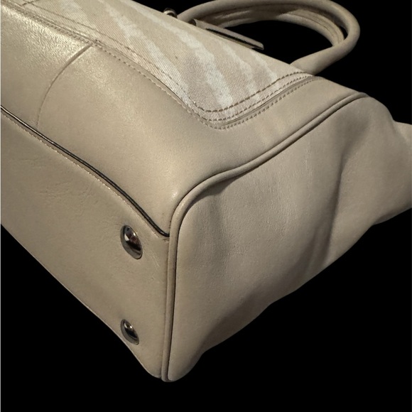 Coach Legacy Candace Carryall W/ Dustbag - Picture 9 of 10